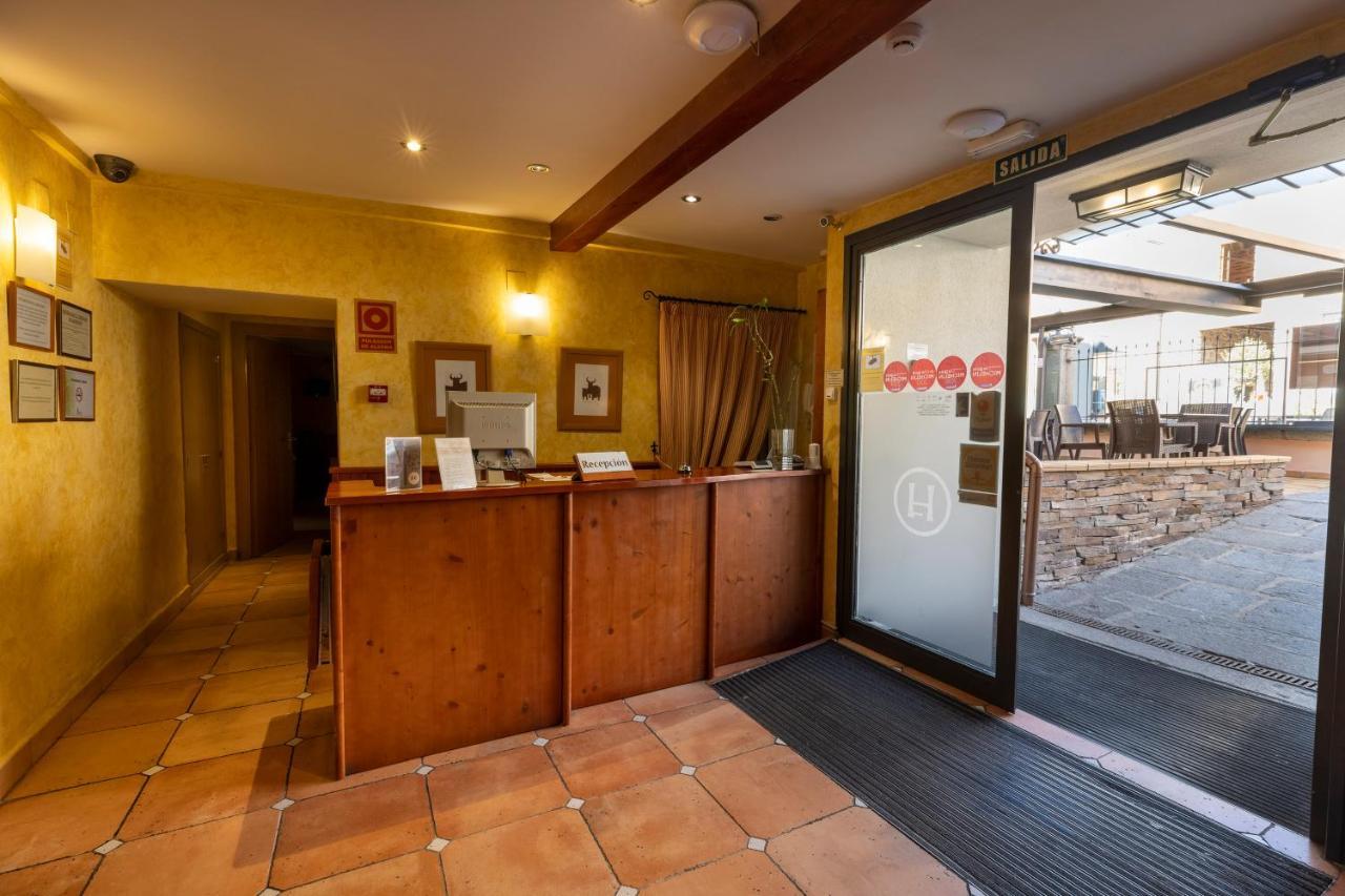 Hostal Restaurante Puerta del Alcázar Ávila Exterior foto