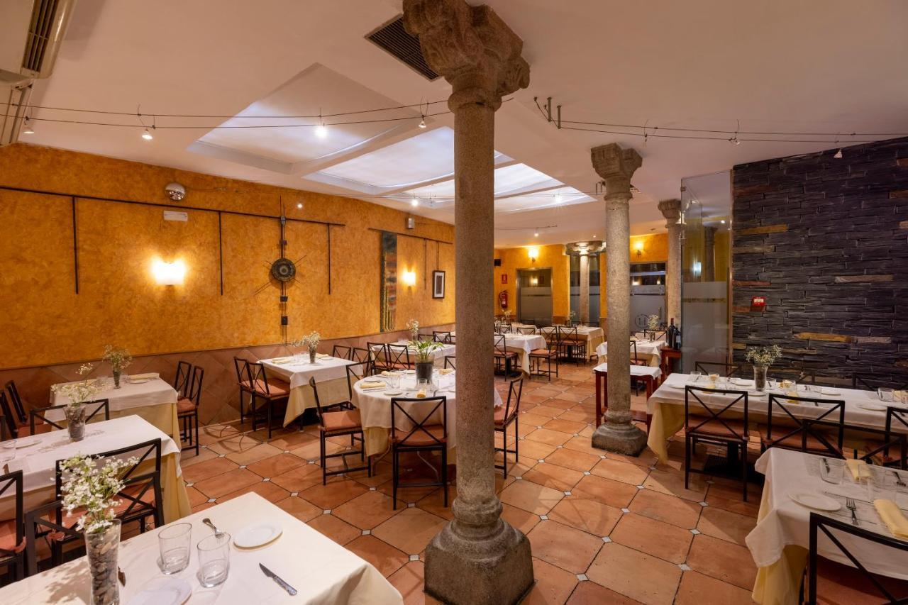 Hostal Restaurante Puerta del Alcázar Ávila Exterior foto