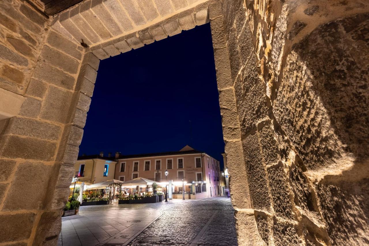 Hostal Restaurante Puerta del Alcázar Ávila Exterior foto