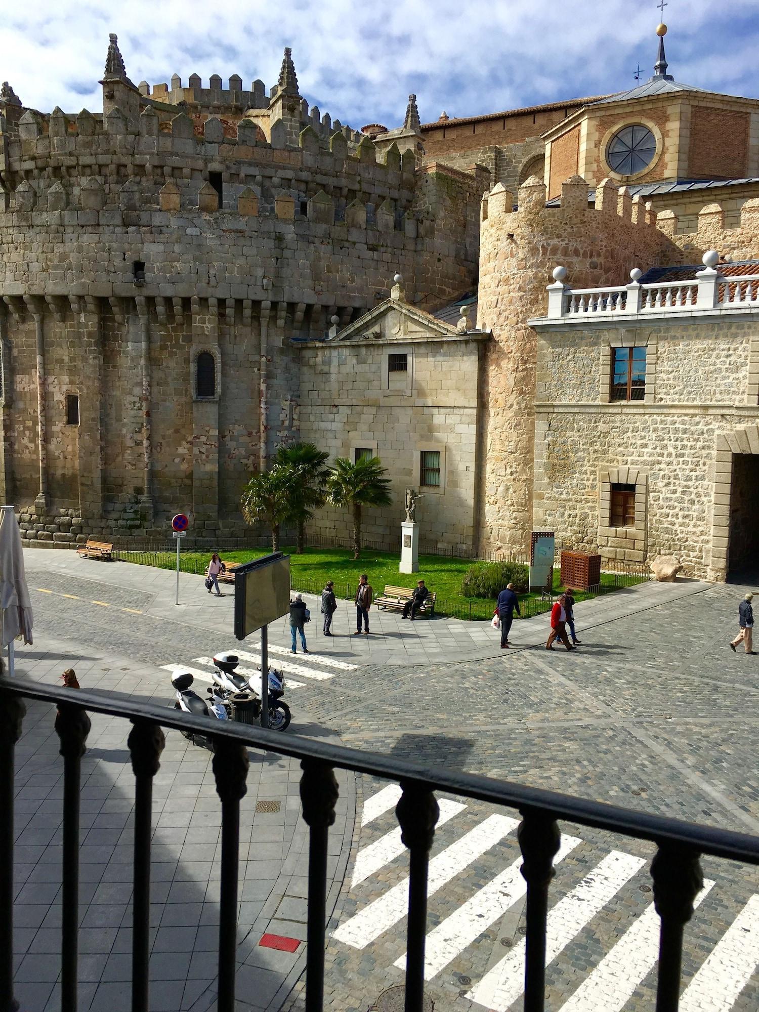 Hostal Restaurante Puerta del Alcázar Ávila Exterior foto