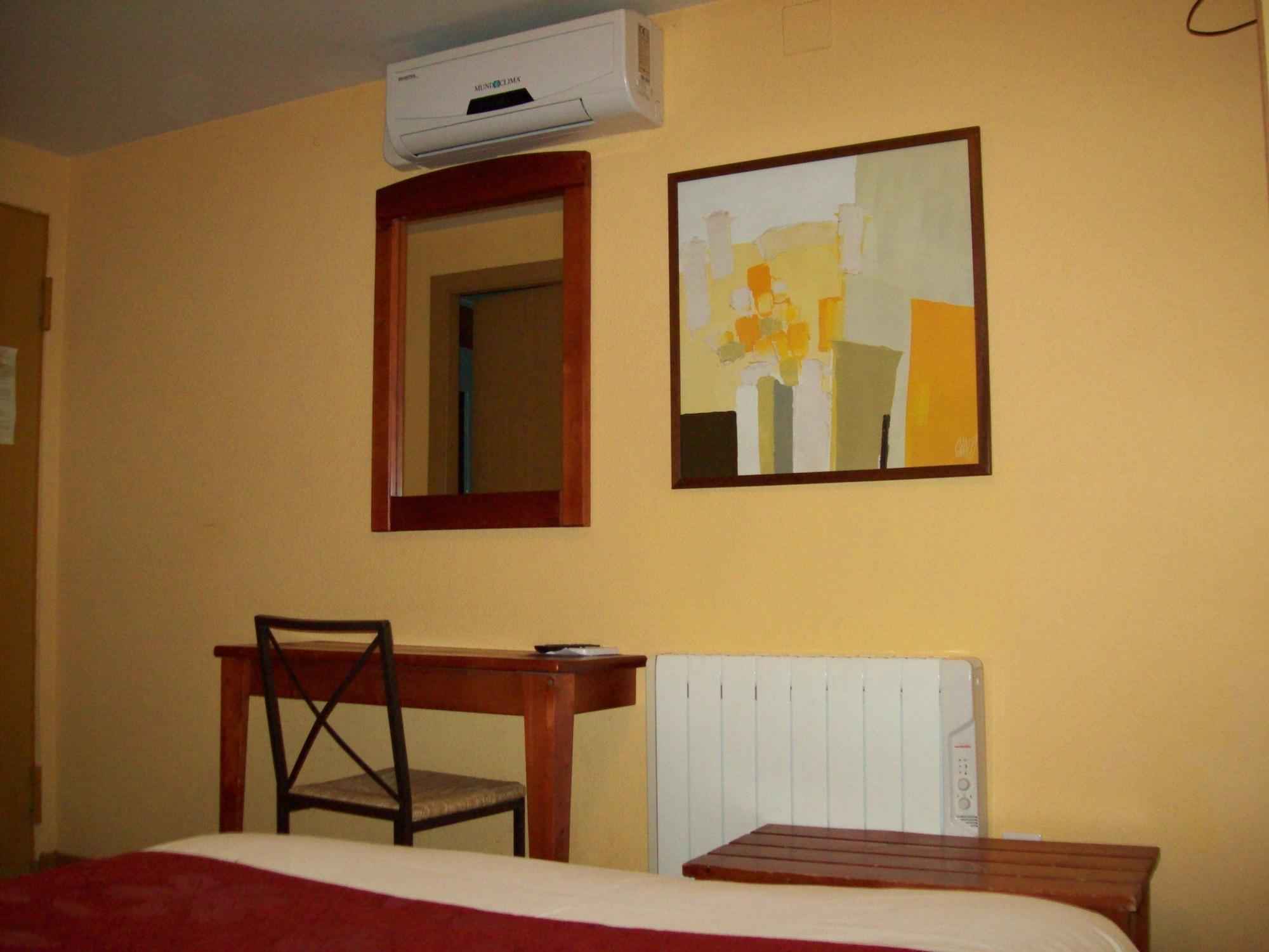 Hostal Restaurante Puerta del Alcázar Ávila Exterior foto