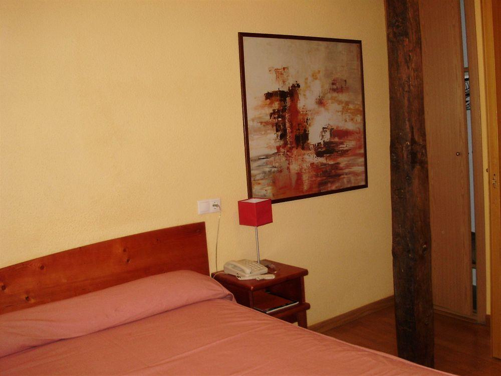 Hostal Restaurante Puerta del Alcázar Ávila Exterior foto