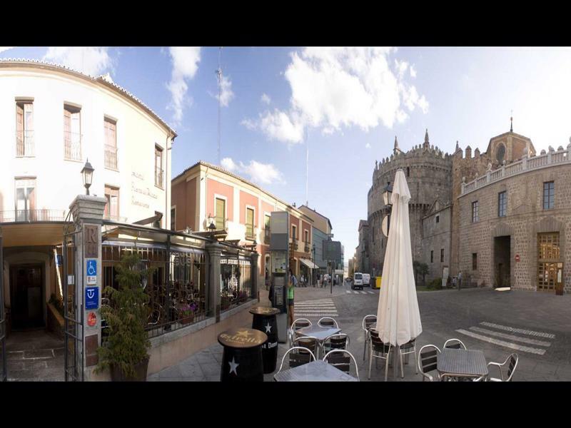 Hostal Restaurante Puerta del Alcázar Ávila Exterior foto