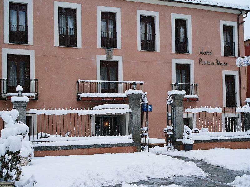 Hostal Restaurante Puerta del Alcázar Ávila Exterior foto