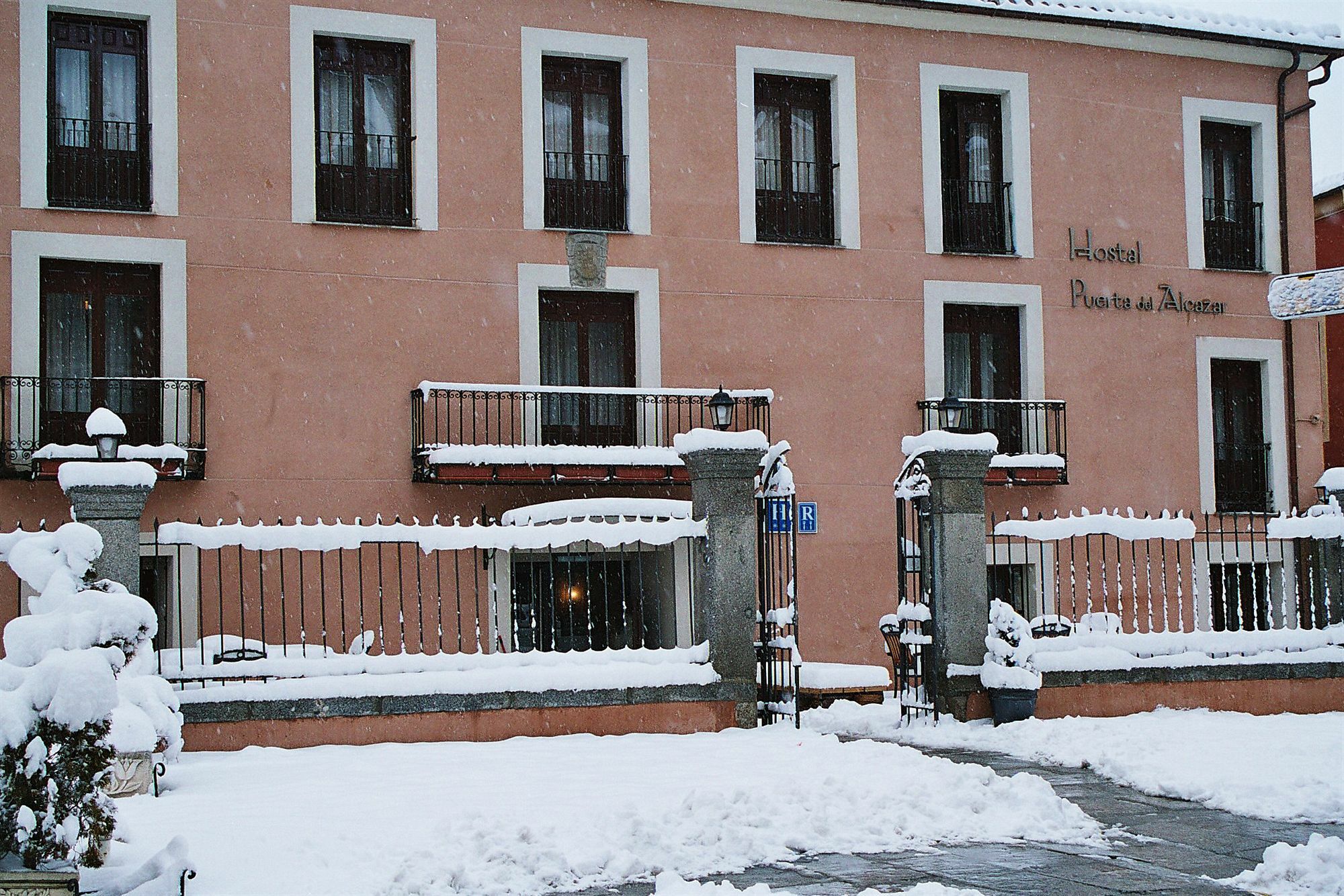 Hostal Restaurante Puerta del Alcázar Ávila Exterior foto