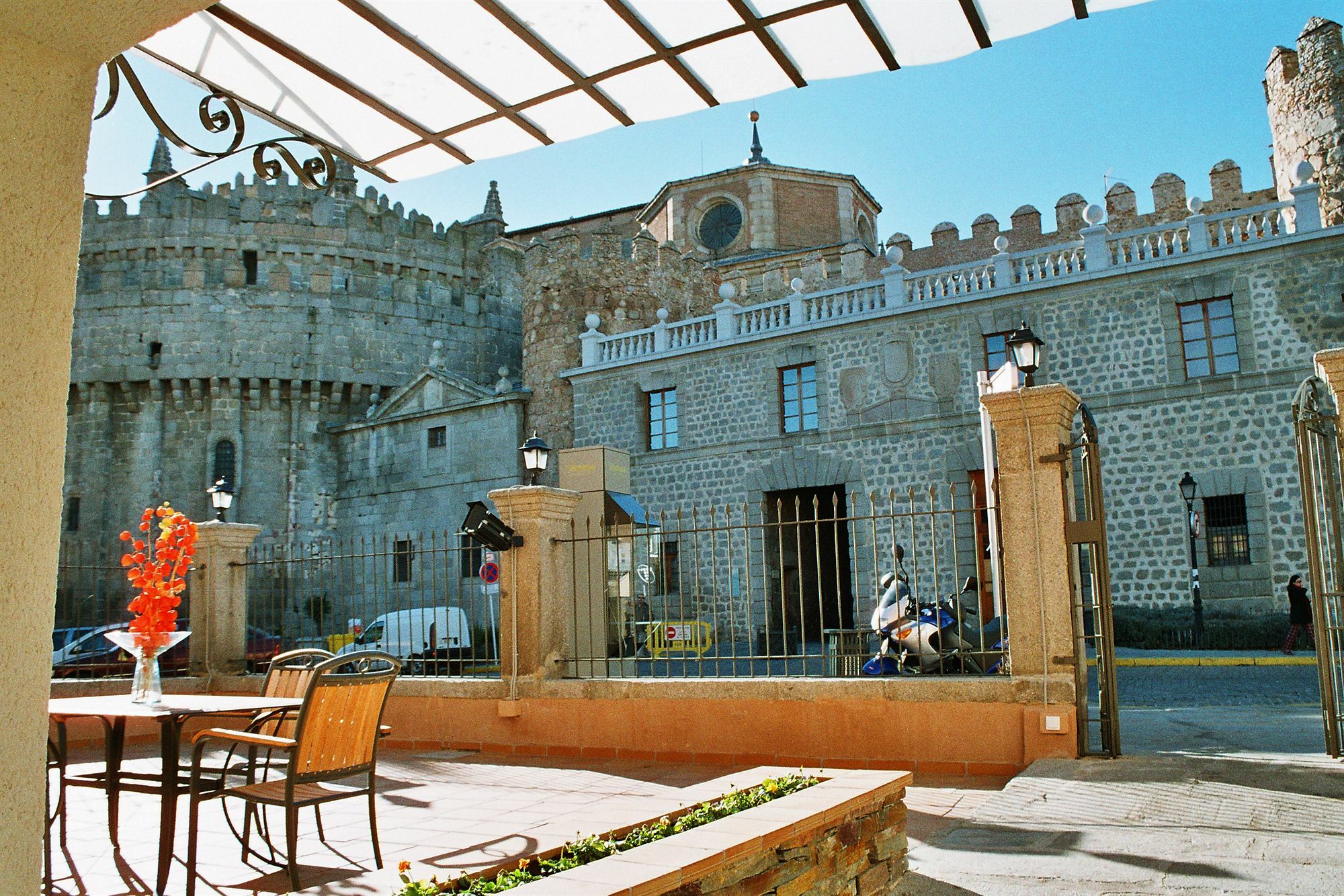 Hostal Restaurante Puerta del Alcázar Ávila Exterior foto